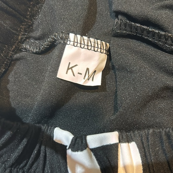 TIK TOK SHORTS - Picture 2 of 2